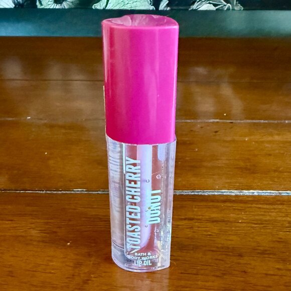NEW Lip Oil TOASTED CHERRY DONUT Bath & Body Works - Picture 1 of 2